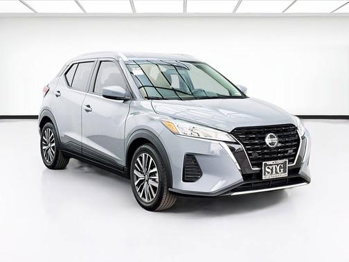 Boulder Gray Pearl 2021 Nissan Kicks SV