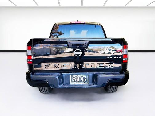 Super Black 2024 Nissan Frontier SV
