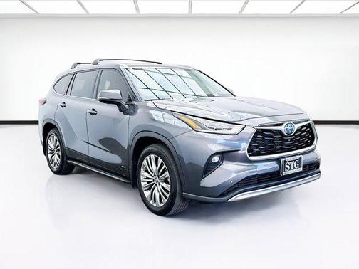 2023 Toyota Highlander Hybrid Platinum