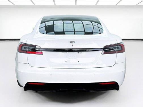 2022 Tesla Model S Base