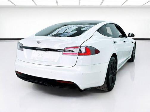 2022 Tesla Model S Base