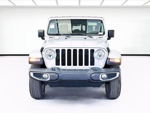 Silver Zynith Clearcoat 2022 Jeep Gladiator Sport S