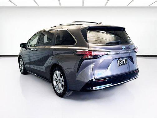 2021 Toyota Sienna Platinum 7 Passenger