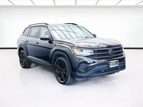 Deep Black 2023 Volkswagen Atlas 3.6L SE w/Technology