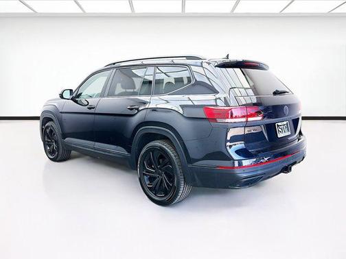 Deep Black 2023 Volkswagen Atlas 3.6L SE w/Technology