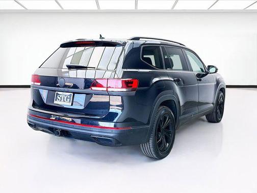 Deep Black 2023 Volkswagen Atlas 3.6L SE w/Technology