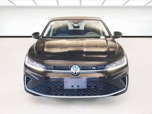 Deep Black Pearl 2025 Volkswagen Jetta 1.5T SE