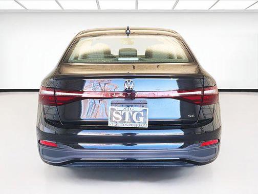 Deep Black Pearl 2025 Volkswagen Jetta 1.5T SE