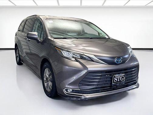 2023 Toyota Sienna XLE