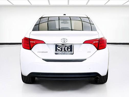 Ice 2017 Toyota Corolla SE