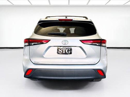 2022 Toyota Highlander LE