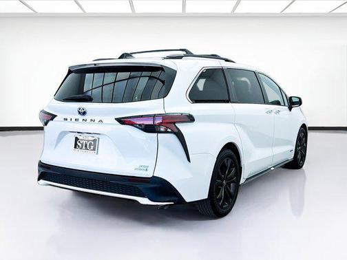 2021 Toyota Sienna XSE 7 Passenger