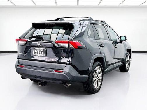 2020 Toyota RAV4 XLE Premium