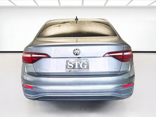 Gray 2022 Volkswagen Jetta 1.5T SE