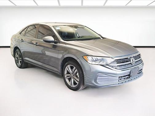 Platinum Gray Metallic 2022 Volkswagen Jetta 1.5T SE