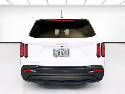 Glacial White Pearl 2023 Kia Sorento LX