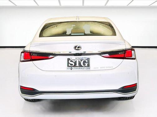 Eminent White Pearl 2021 Lexus ES 250 Base