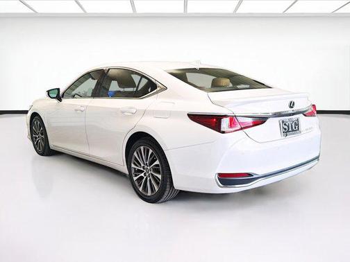 Eminent White Pearl 2021 Lexus ES 250 Base