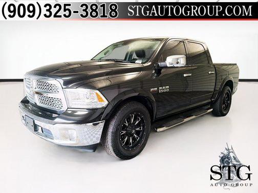 Brilliant Black Crystal Pearlcoat 2017 RAM 1500 Laramie