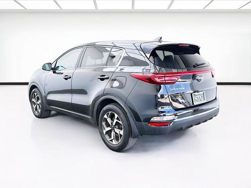 Black Cherry 2022 Kia Sportage LX