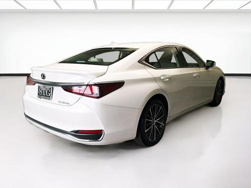 Eminent White Pearl 2025 Lexus ES 300h Base