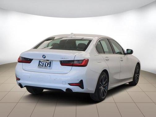 Photo 4 of 32 of 2020 BMW 330 i