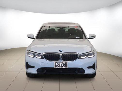 Photo 2 of 32 of 2020 BMW 330 i