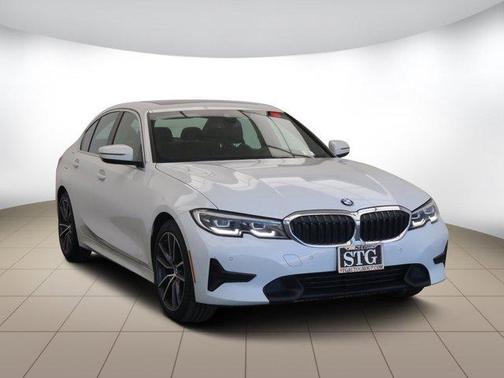Photo 3 of 32 of 2020 BMW 330 i
