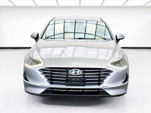 Shimmering Silver Pearl 2021 Hyundai SONATA SE