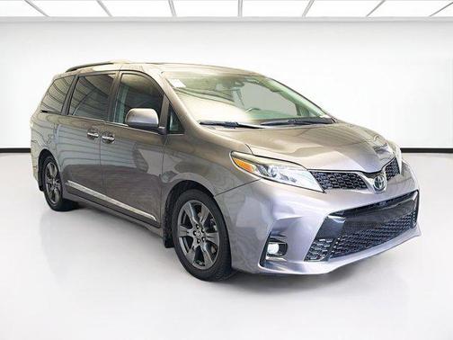 2019 Toyota Sienna SE