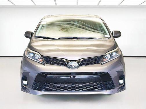 2019 Toyota Sienna SE