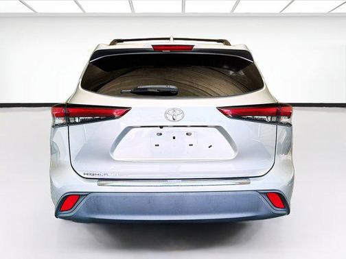 Celestial Silver Metallic 2021 Toyota Highlander L