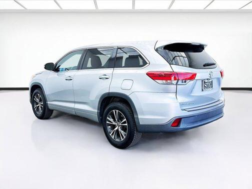 2017 Toyota Highlander LE I4