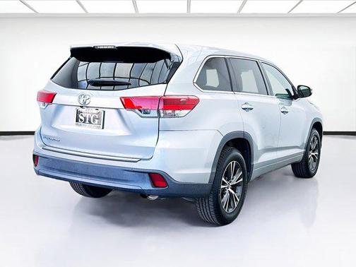 2017 Toyota Highlander LE I4