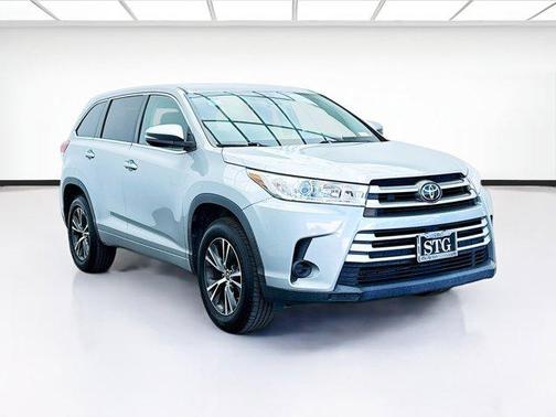 2017 Toyota Highlander LE I4