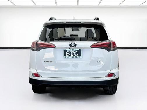 Super White 2018 Toyota RAV4 LE