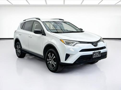 Super White 2018 Toyota RAV4 LE