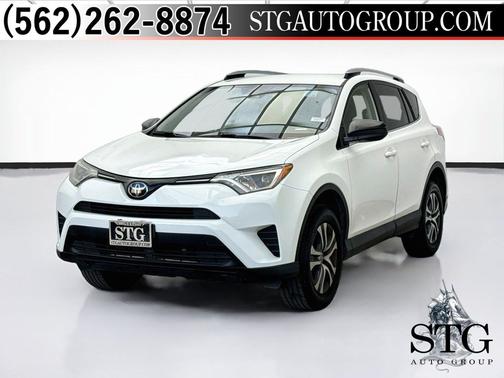 Super White 2018 Toyota RAV4 LE