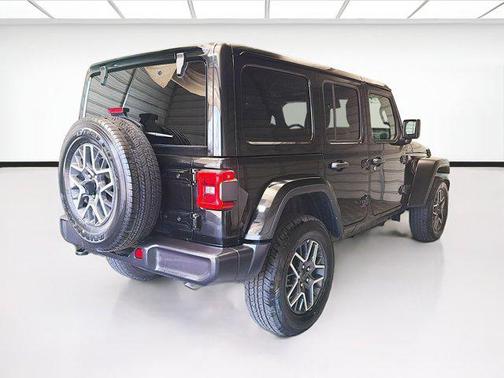 Black Clearcoat 2025 Jeep Wrangler 4-Door Sahara 4x4