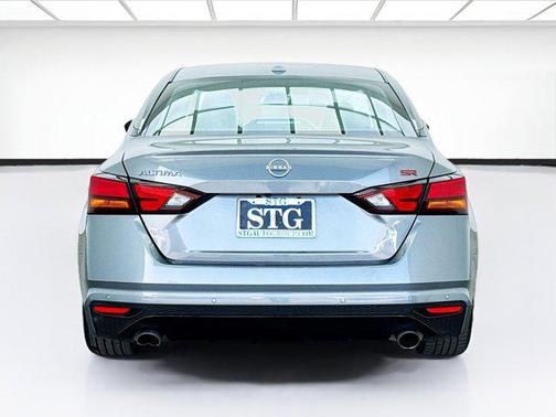 2023 Nissan Altima SR FWD