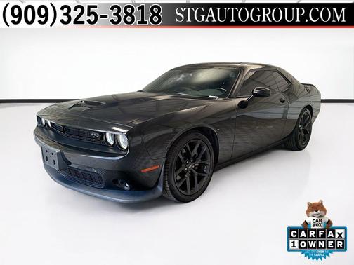 Pitch Black Clearcoat 2022 Dodge Challenger R/T