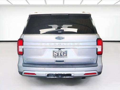 Iconic Silver Metallic 2024 Ford Expedition Max XLT