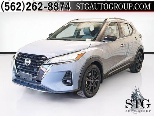 Boulder Gray Pearl 2023 Nissan Kicks SR