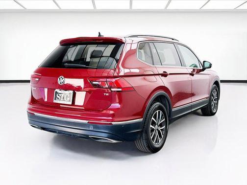 Cardinal Red Metallic 2018 Volkswagen Tiguan 2.0T SE