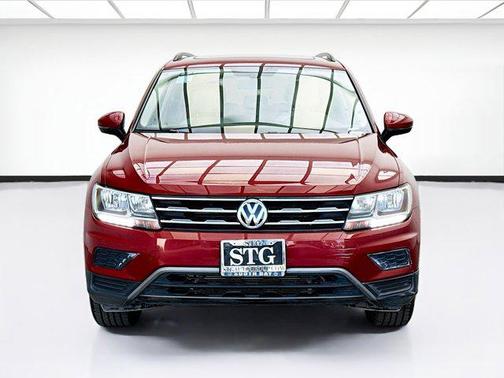 Cardinal Red Metallic 2018 Volkswagen Tiguan 2.0T SE
