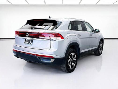 Platinum Gray Metallic 2025 Volkswagen Atlas Cross Sport 2.0T SE