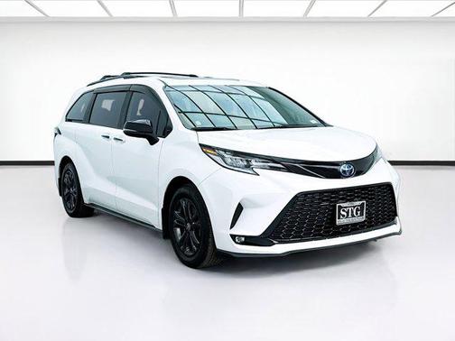 2024 Toyota Sienna LE