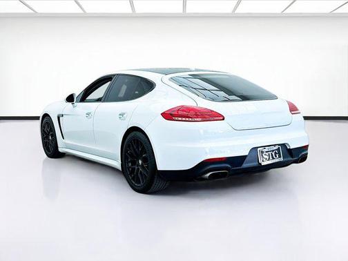 2016 Porsche Panamera Edition