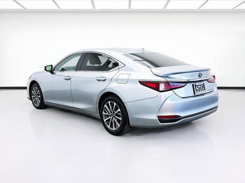 2022 Lexus ES 300h Base