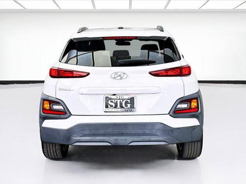 Chalk White 2018 Hyundai KONA SEL